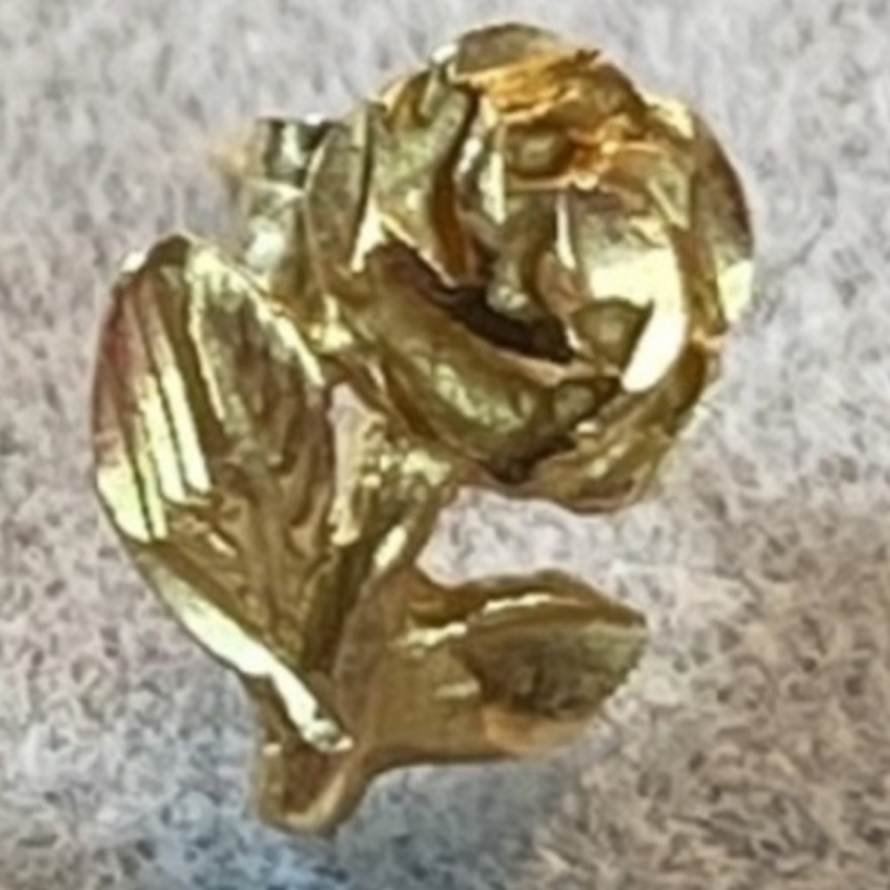 Vintage 14K Gold Delicate Rose Bloom Flower Stud Pierced Earrings - Picture 4 of 15